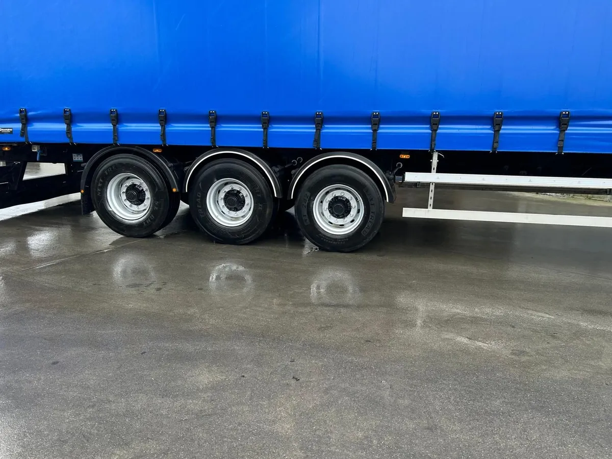 CURTAINSIDER - Image 2