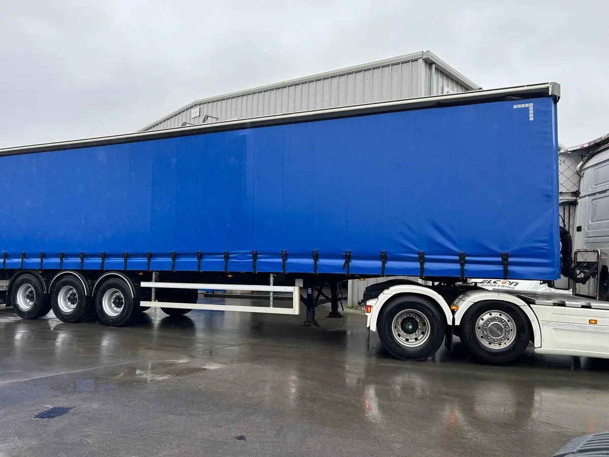 CURTAINSIDER - Image 1