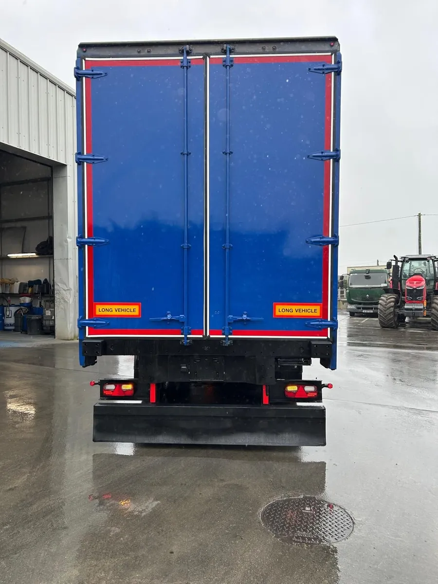 CURTAINSIDER - Image 3