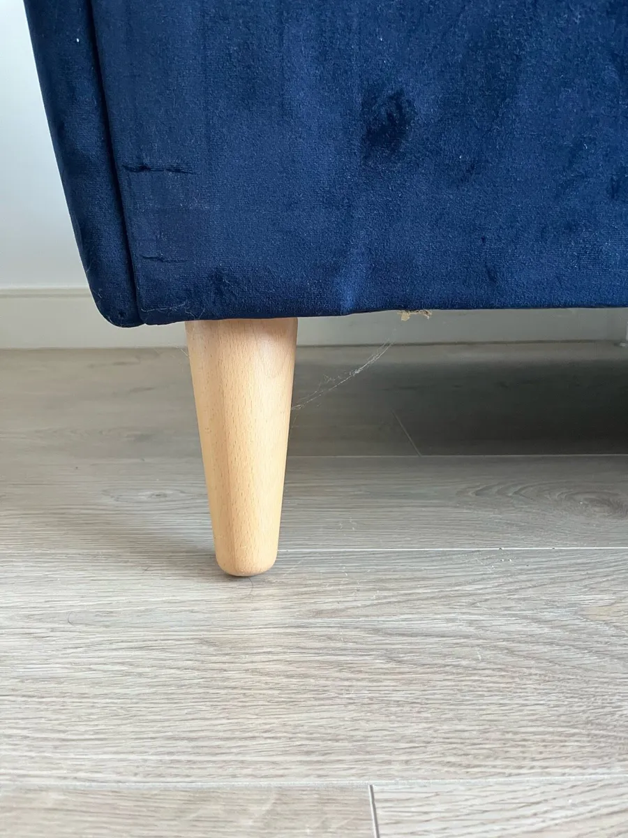 Velvet sofa - Image 4