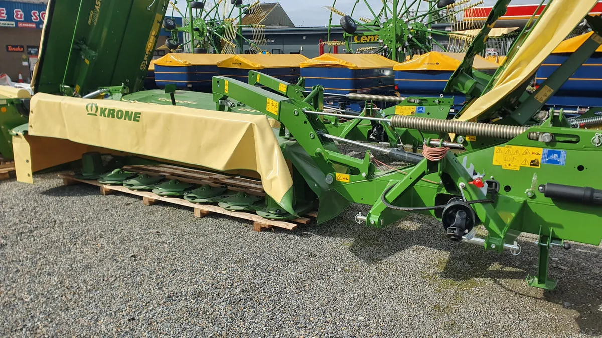 New Krone ECR 280 and 320 Mid Mount Mowers - Image 2