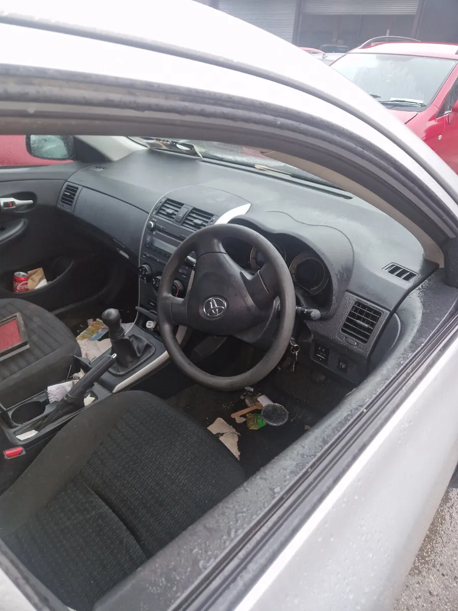 10 Corolla 1.4 d4d 6 speed for breaking - Image 4