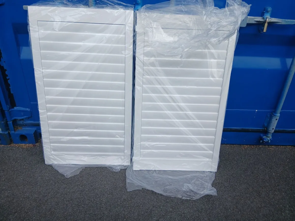 Window Shutter - Cafe Style