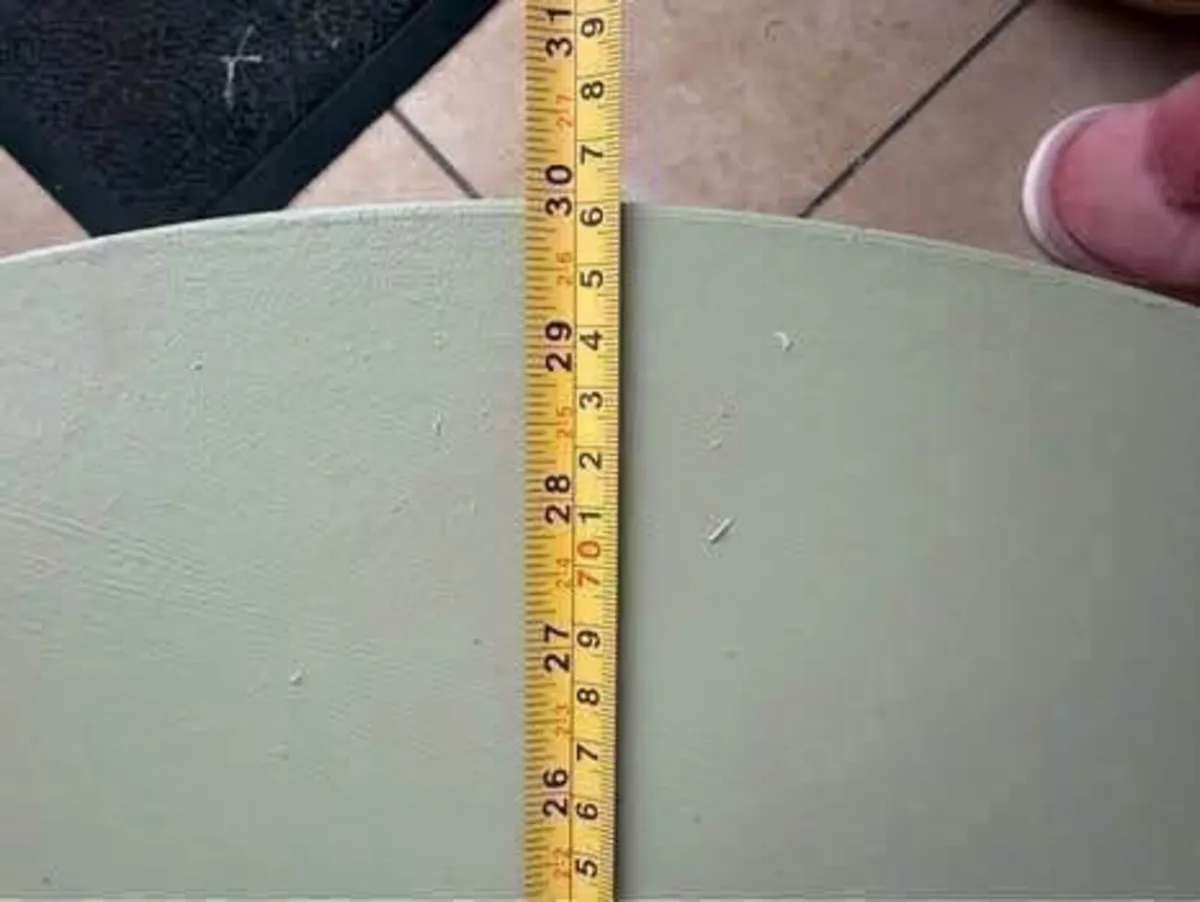 Round table - Image 3