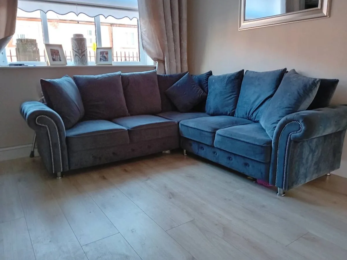 Cornor sofa - Image 1