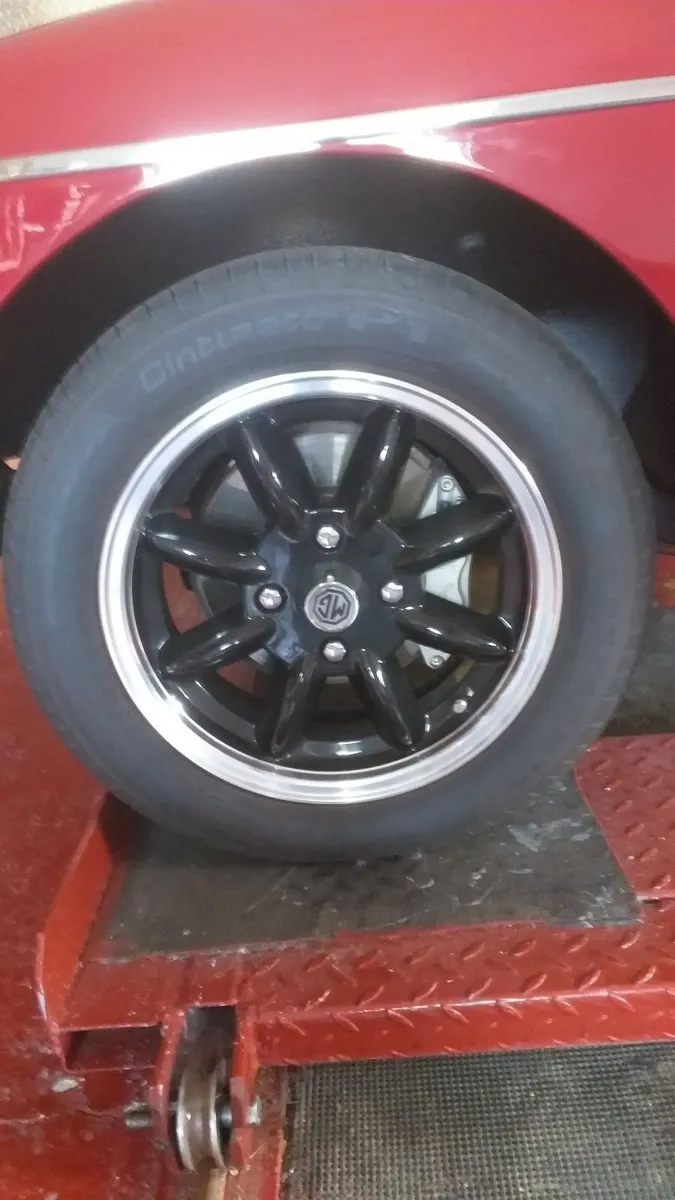 MG MGB 1975 - Image 4