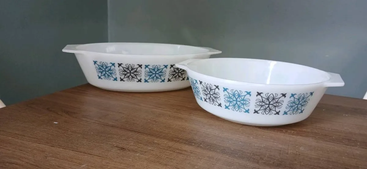 JAJ Pyrex Chelsea casserole dishes - Image 1