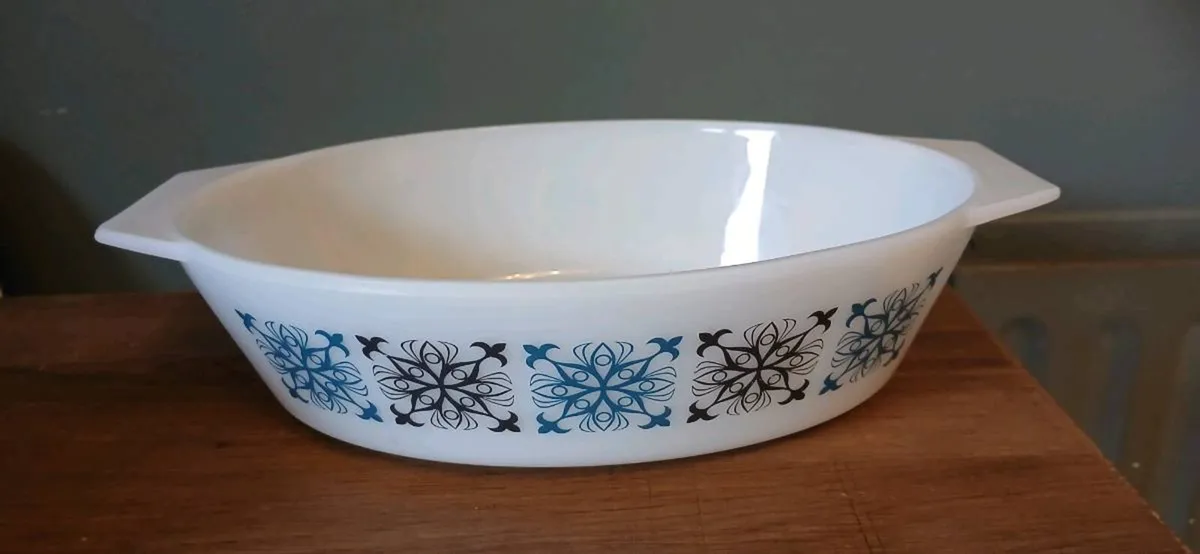 JAJ Pyrex Chelsea casserole dishes - Image 2