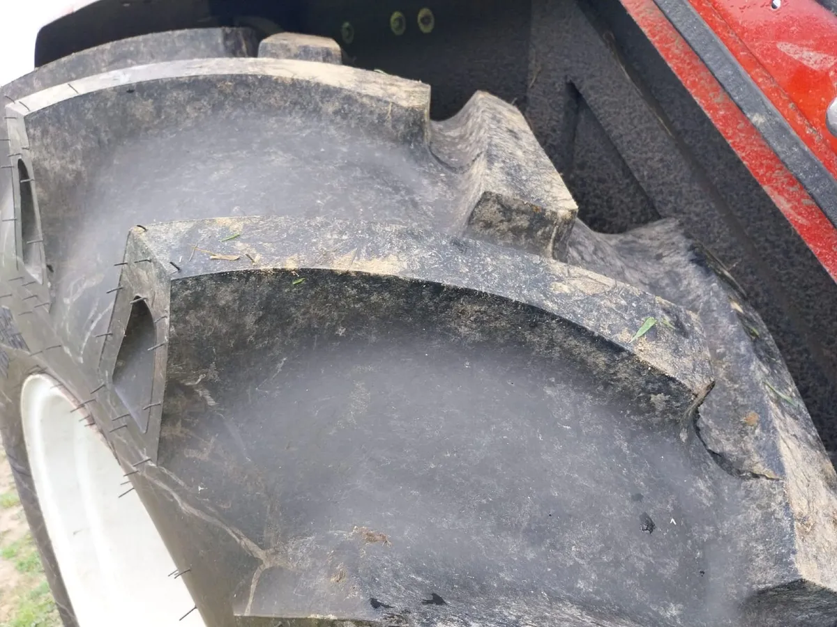 International 784 Tractor - Image 2