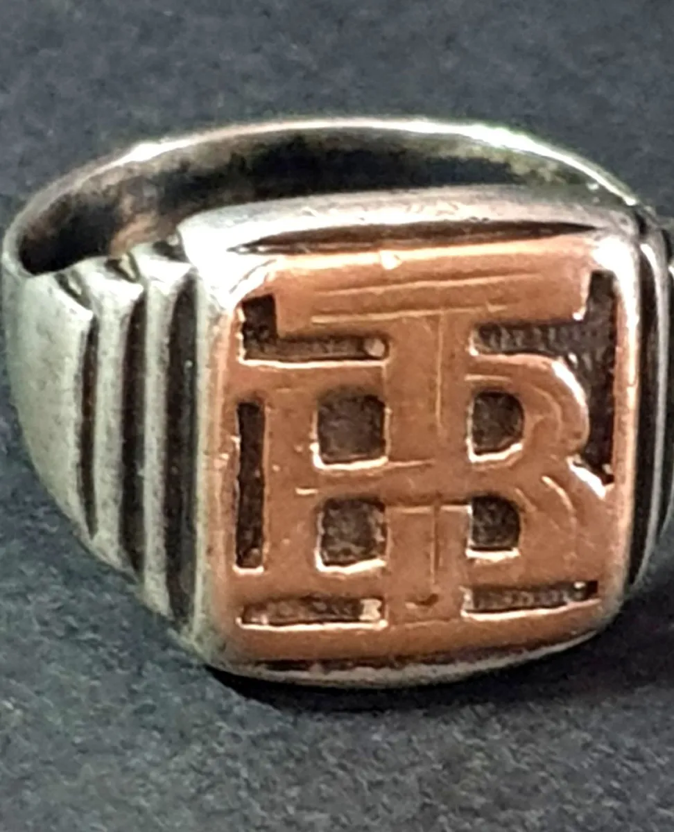 Vintage Silver & Gold Accents Thomas Burberry Ring - Image 4