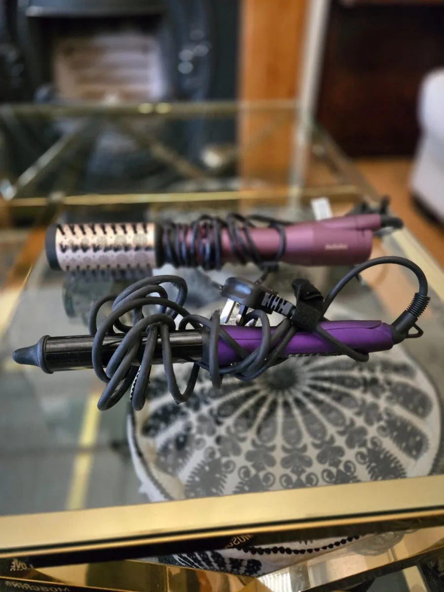 hairdryer and curling iron - Image 2