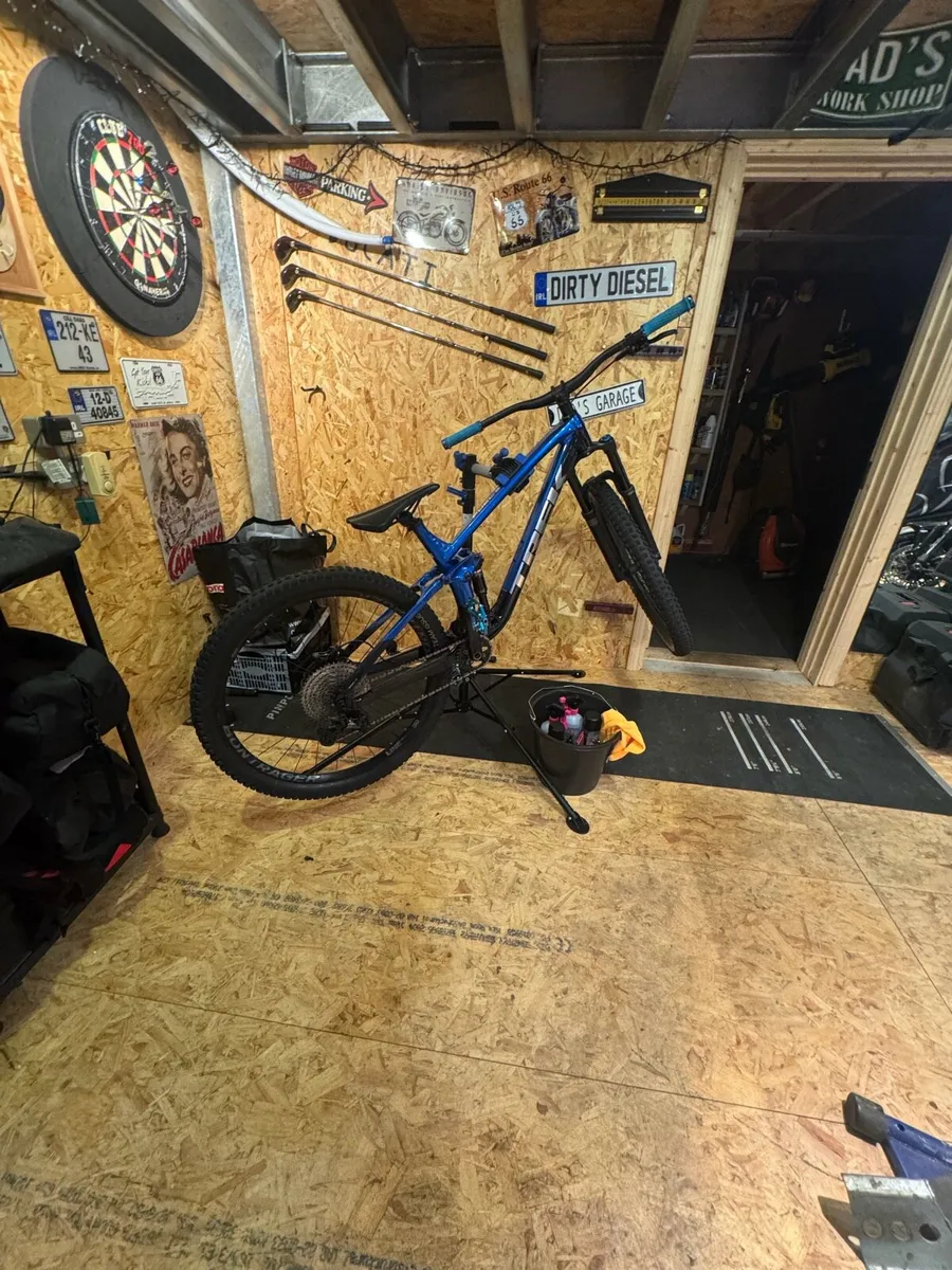 Trek fuel ex 8 gen 5 ( dirt jumper) - Image 1