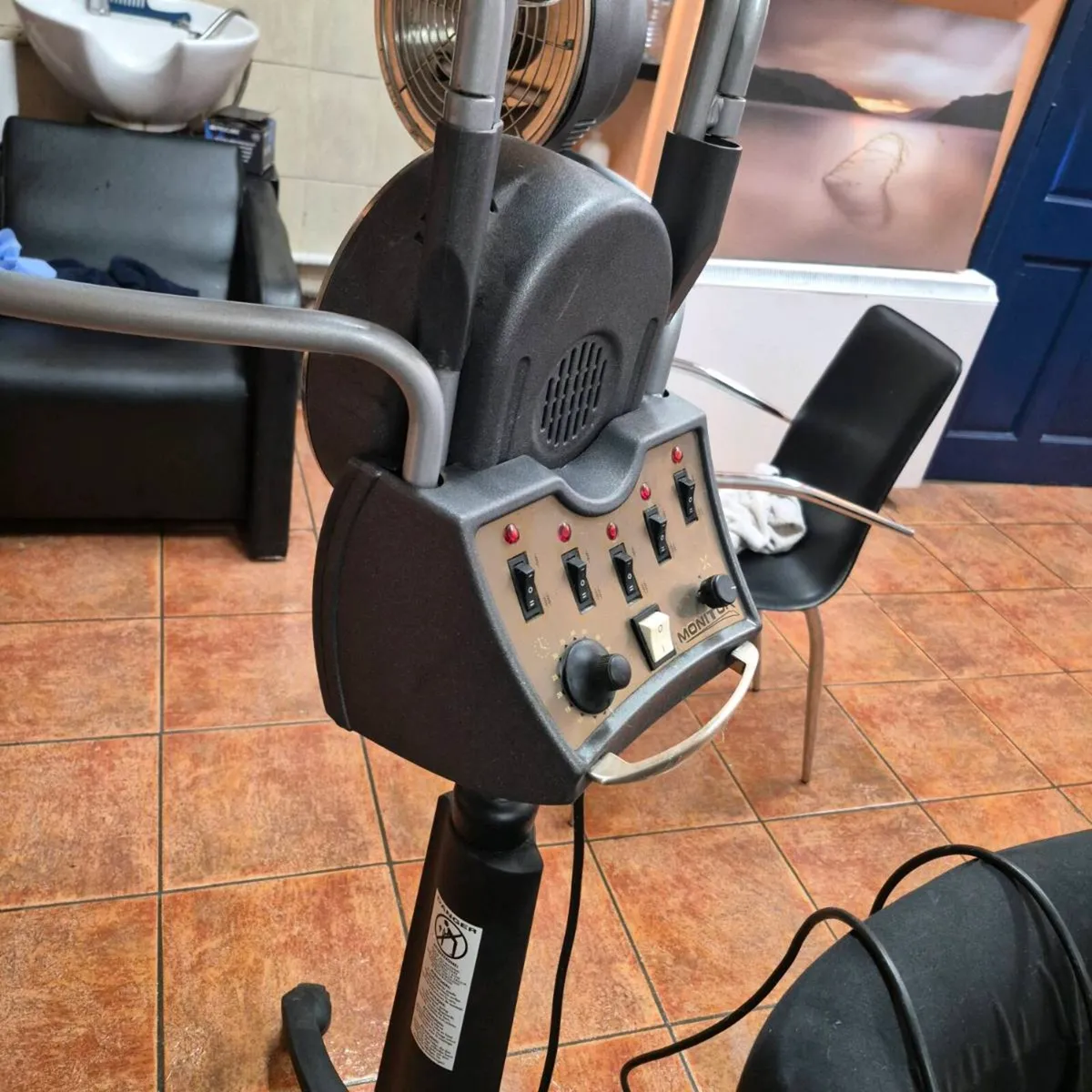 Climazone. On wheels  mobile can move it around - Image 1