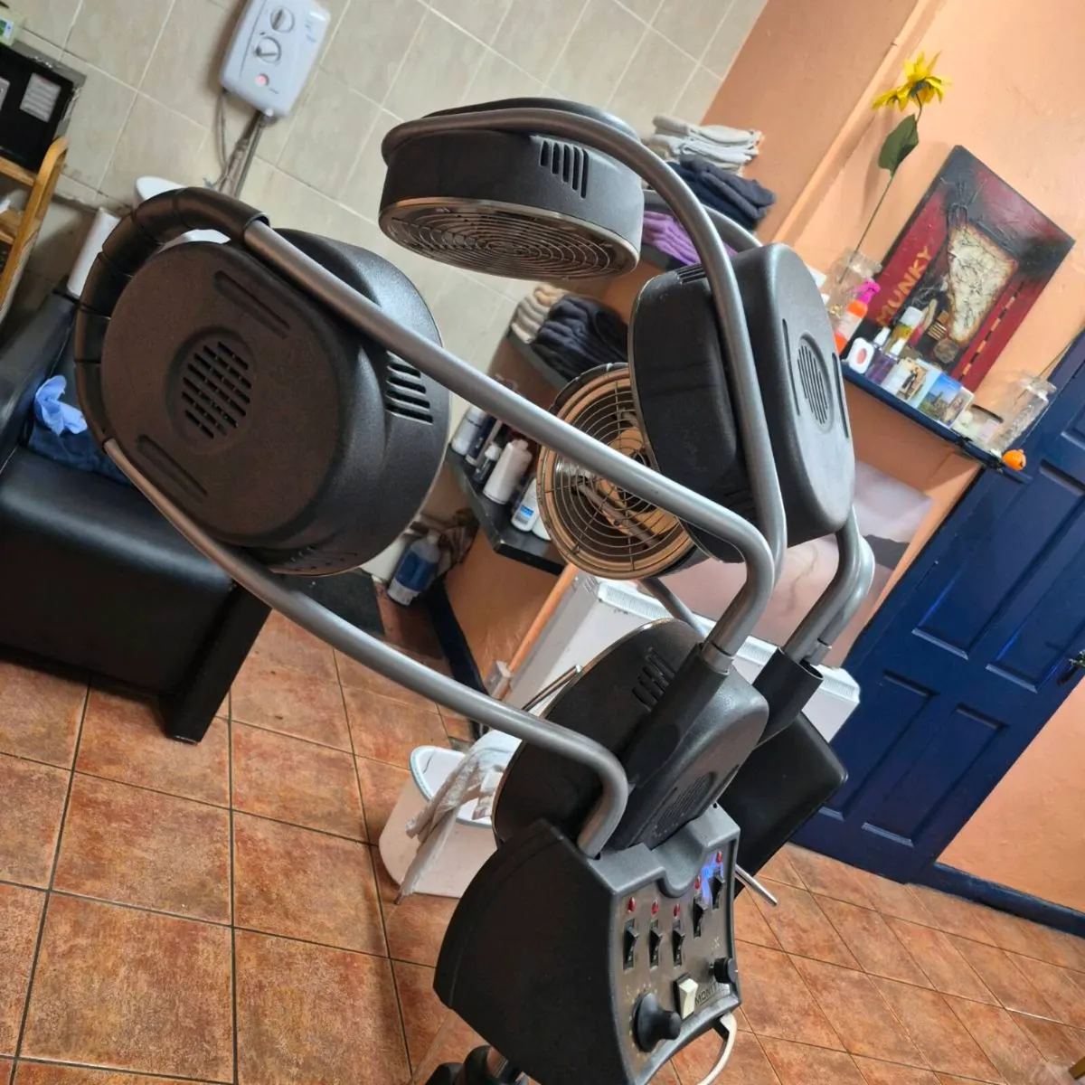 Climazone. On wheels  mobile can move it around - Image 2