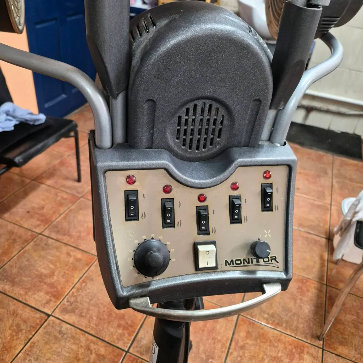 Climazone. On wheels  mobile can move it around - Image 3