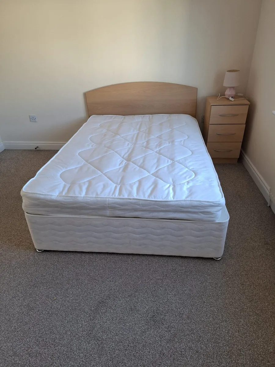 Furniture the lot beds table and chairs washing - Image 4