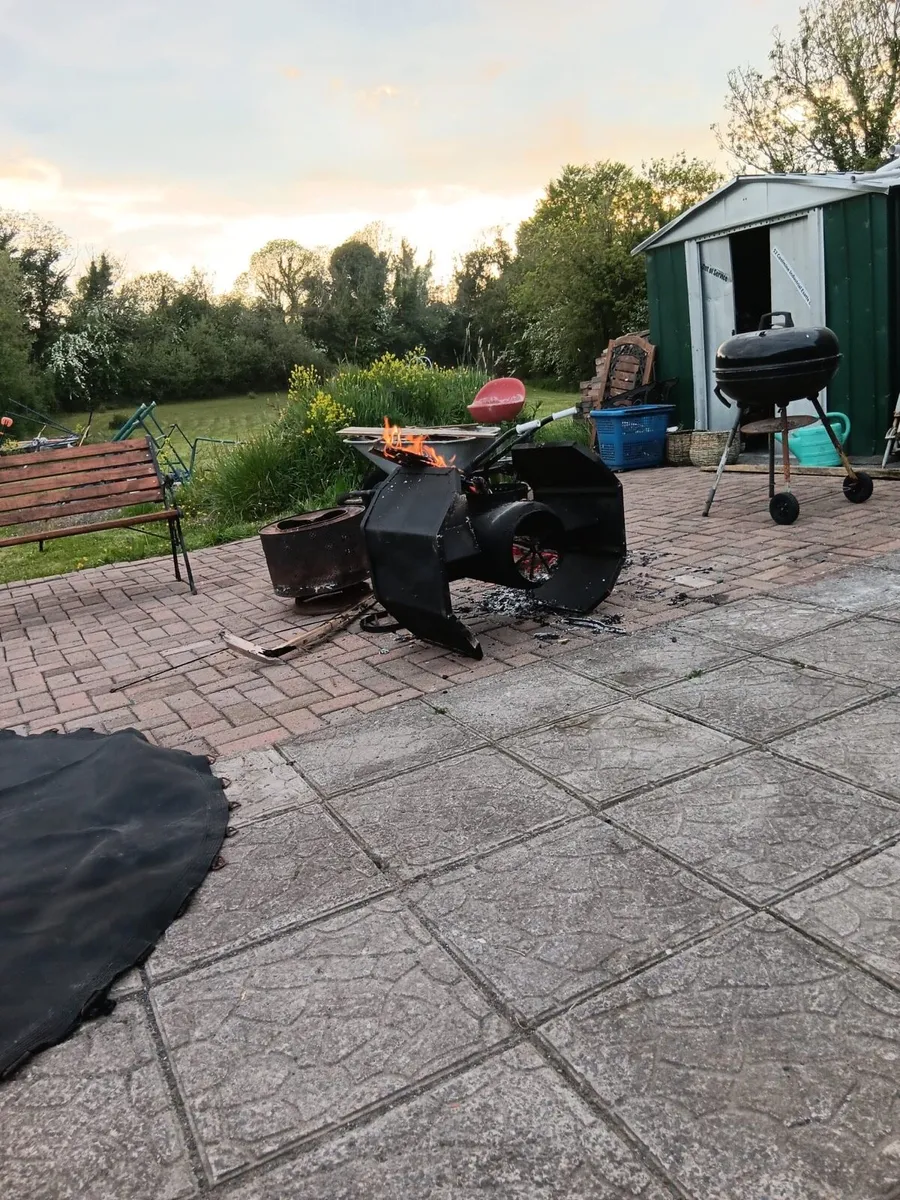 it’s a fire pit based on as ship from Star Wars - Image 1