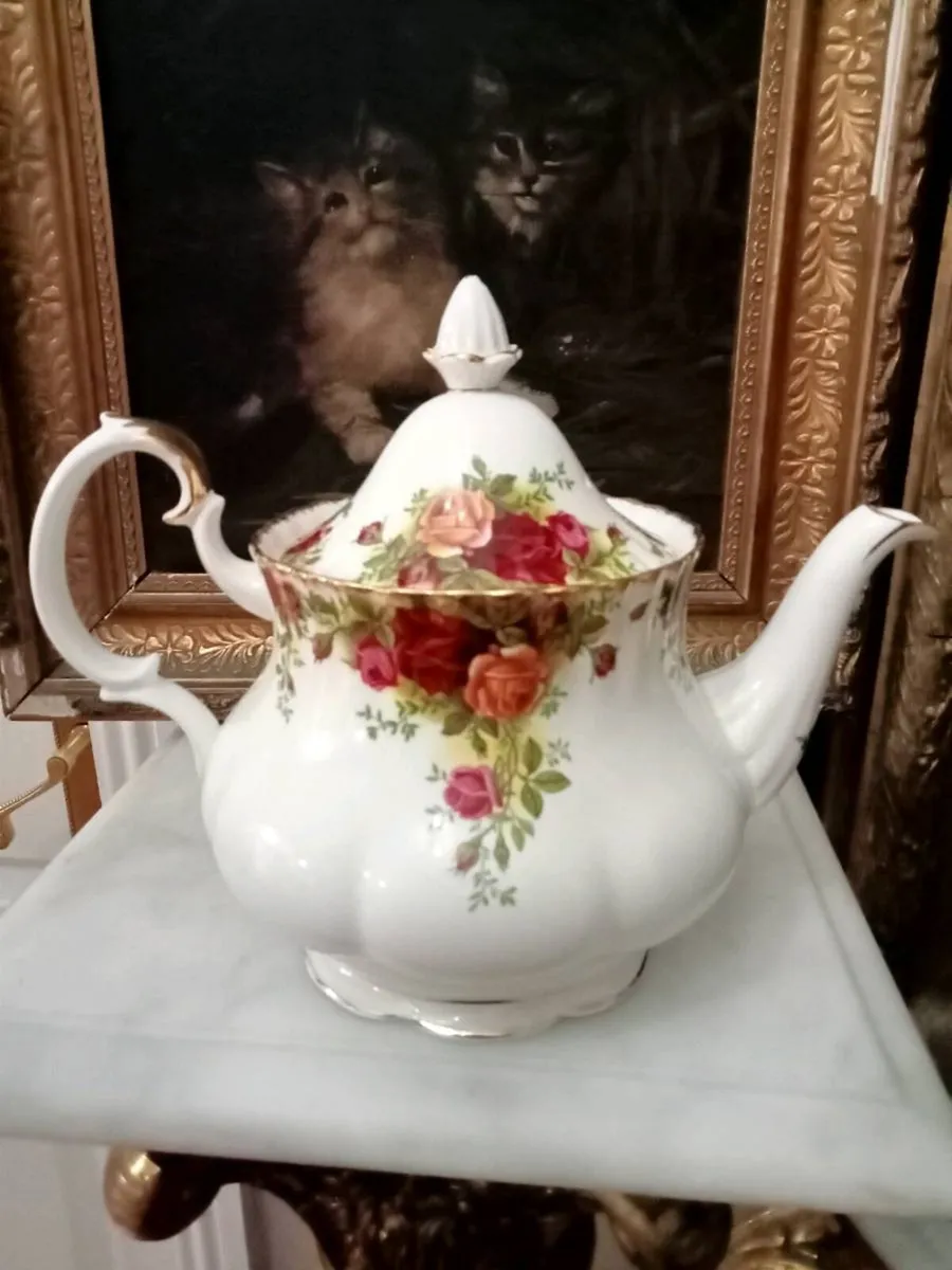 Royal Albert old country roses large teapot - Image 4