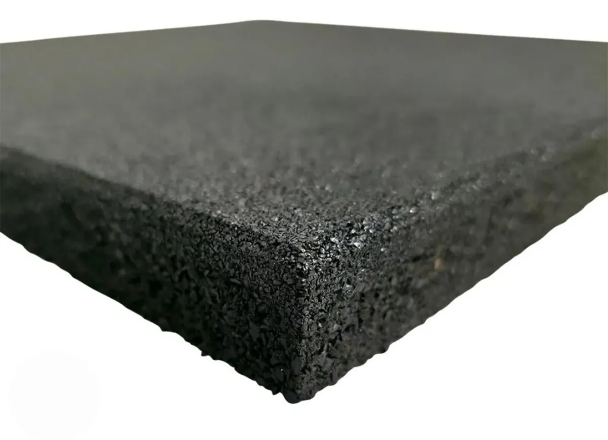 HEAVY DUTY 20MM THICK RUBBER GYM FLOOR MATS 1M X1M - Image 1