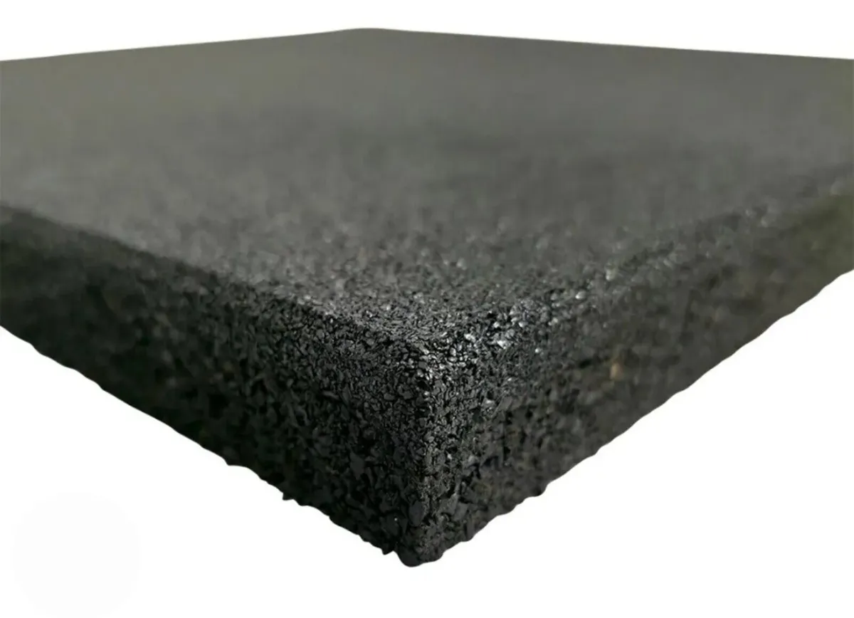 HEAVY DUTY 20MM THICK RUBBER FLOOR MATS 1M X1M - Image 1