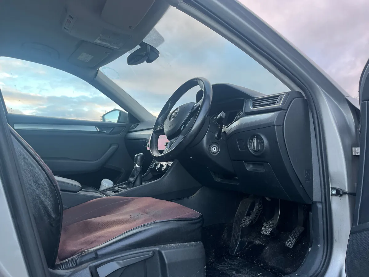 18 Skoda superb tdi - Image 4