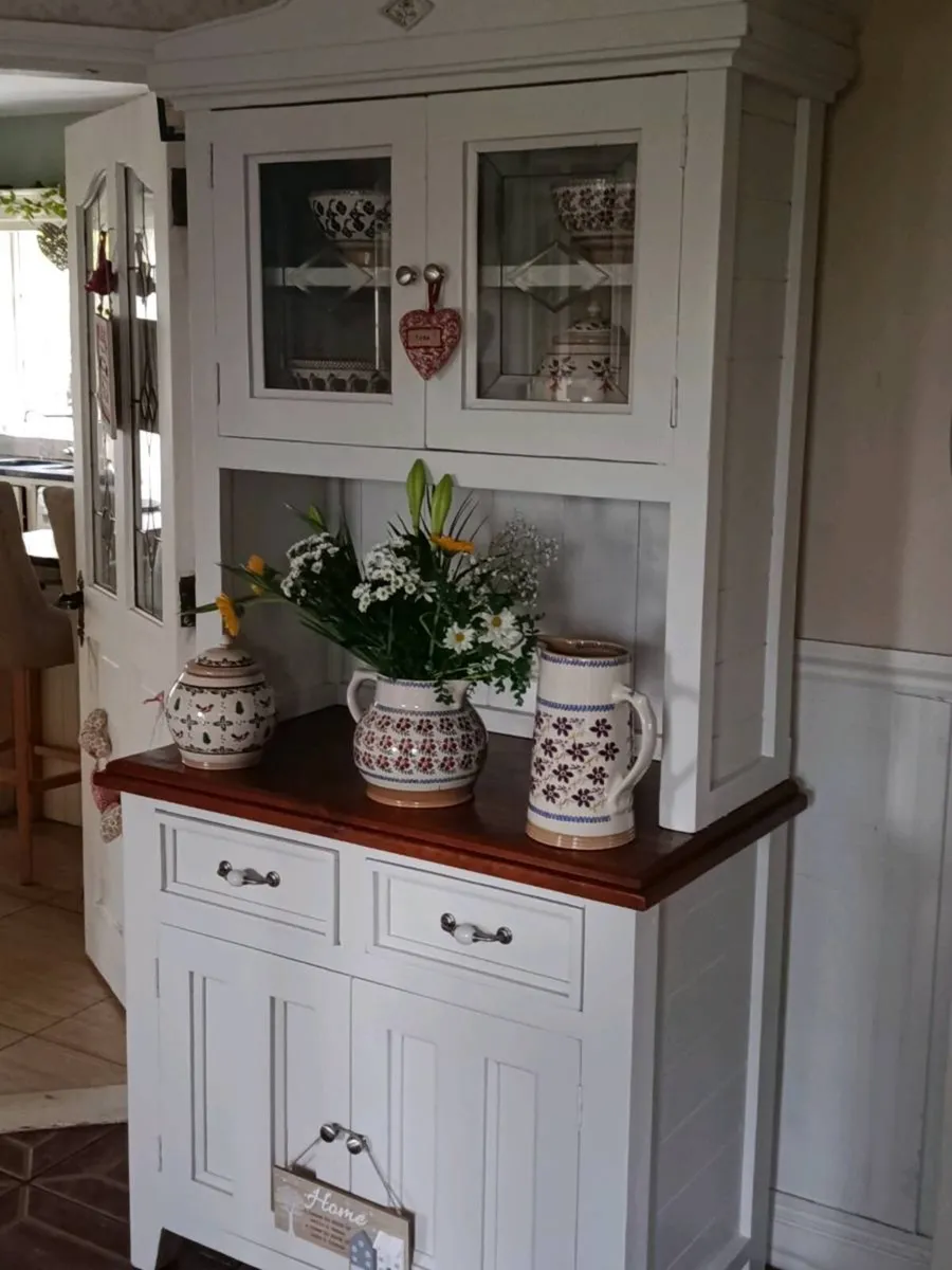 Solid kitchen dresser delivery arranged - Image 2