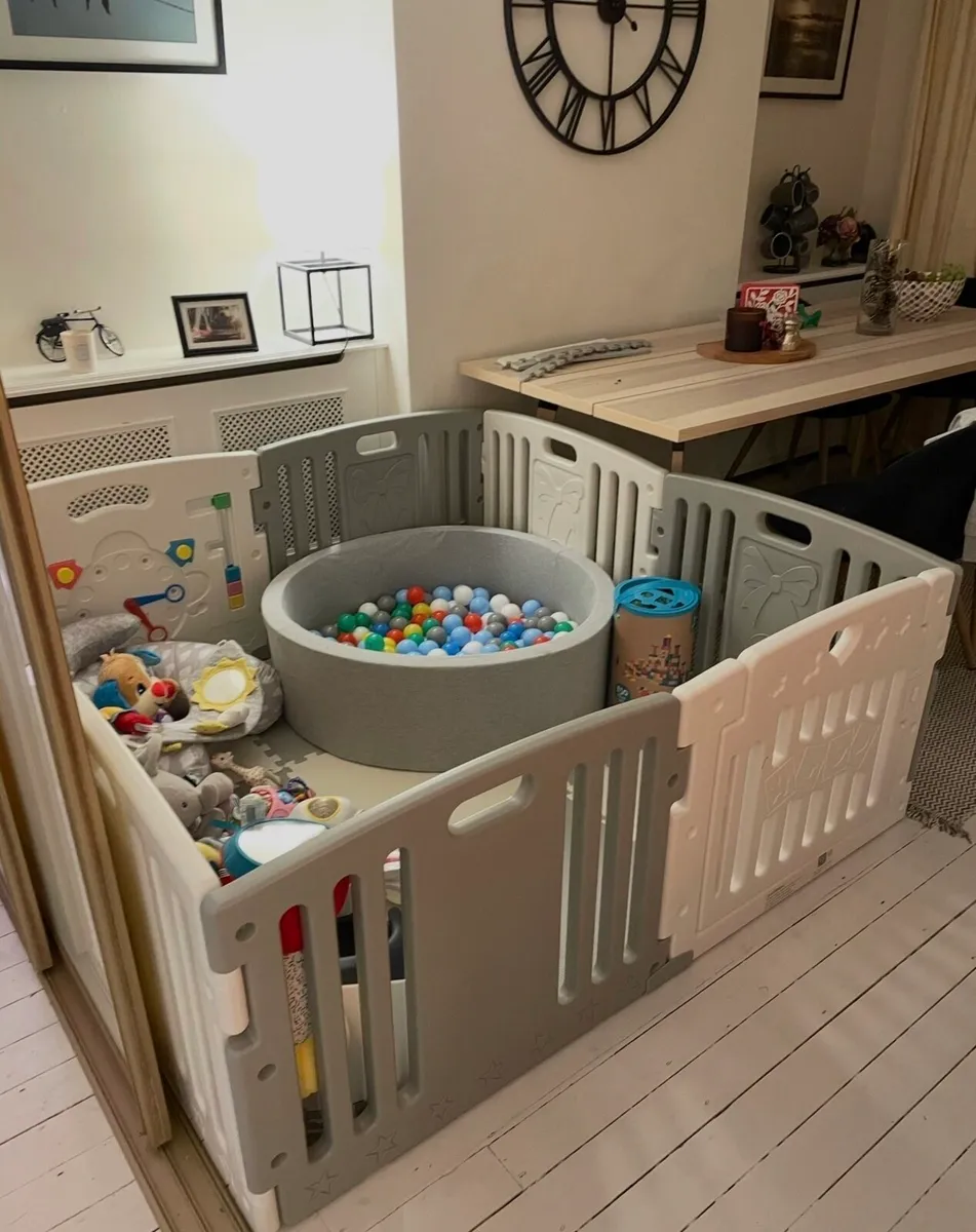 Kids play pen - Image 1