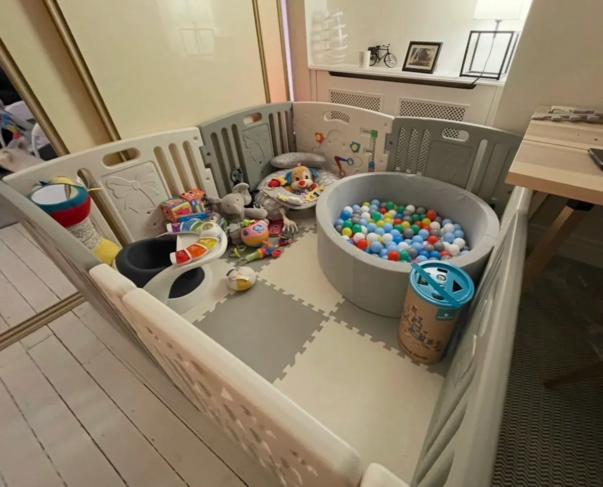 Kids play pen - Image 3