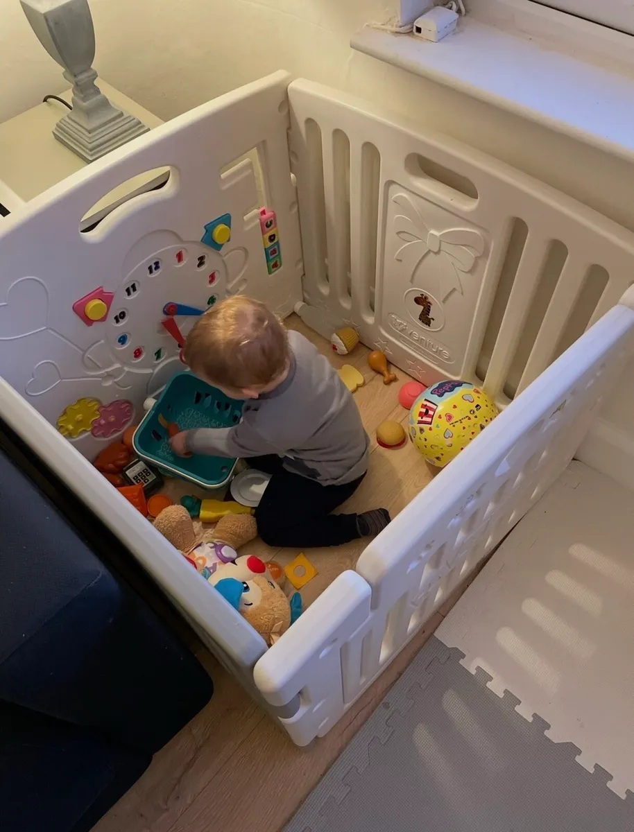 Kids play pen - Image 4