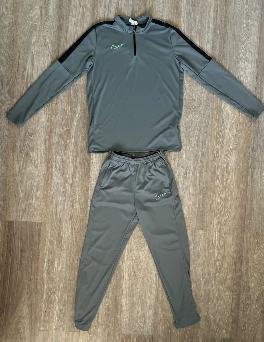Boys Nike 3 piece Tracksuit YLG  13-16yrs - Image 3