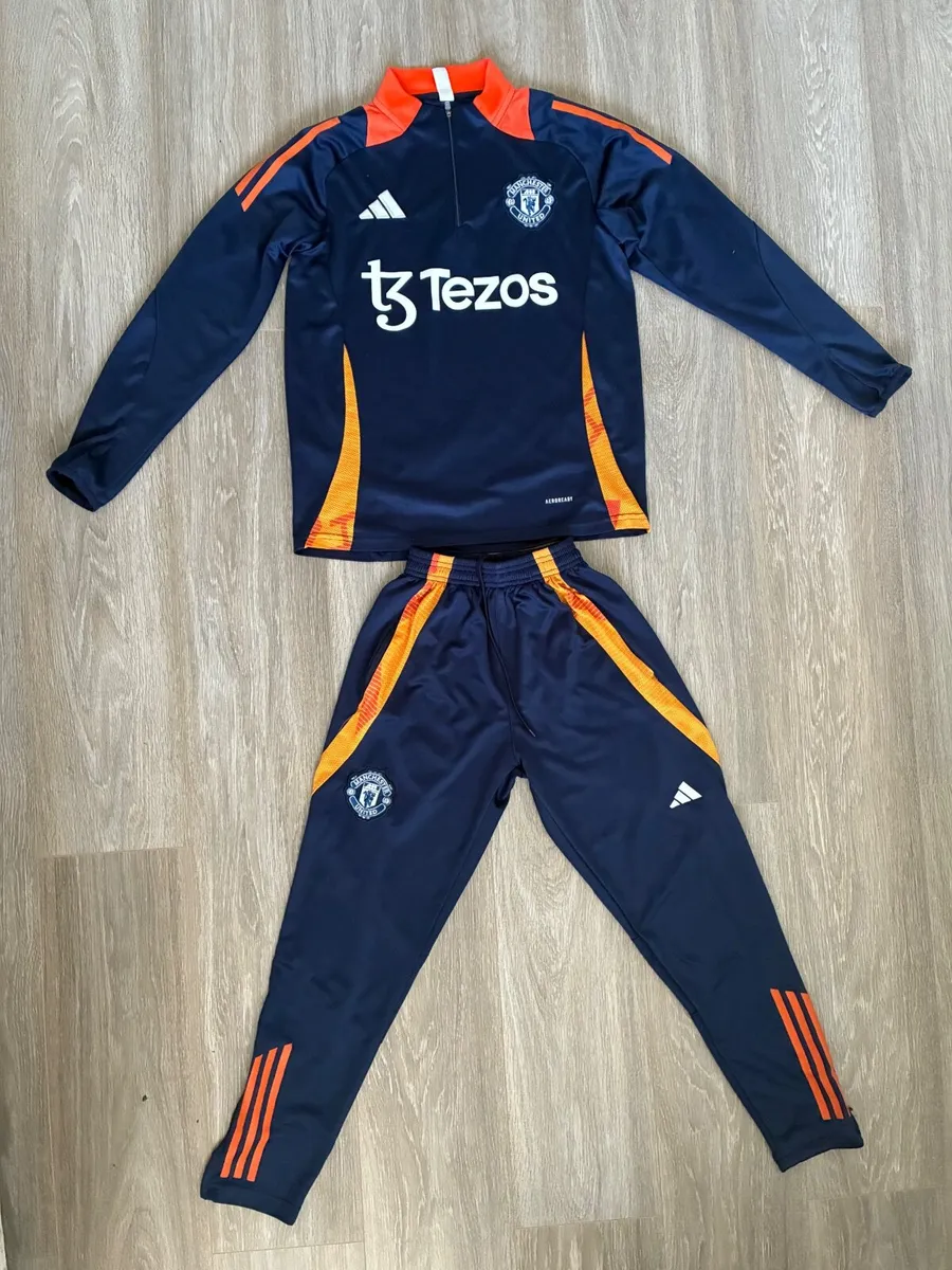 adidas Manchester United training tracksuit Small - Image 1