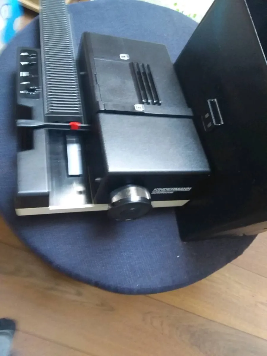 Slide projector   like new  make  KINDERMANN  REMO - Image 2
