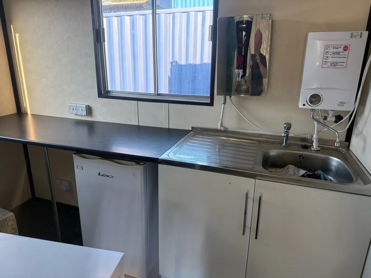 Anti vandal cabin 30/10 and containers - Image 4