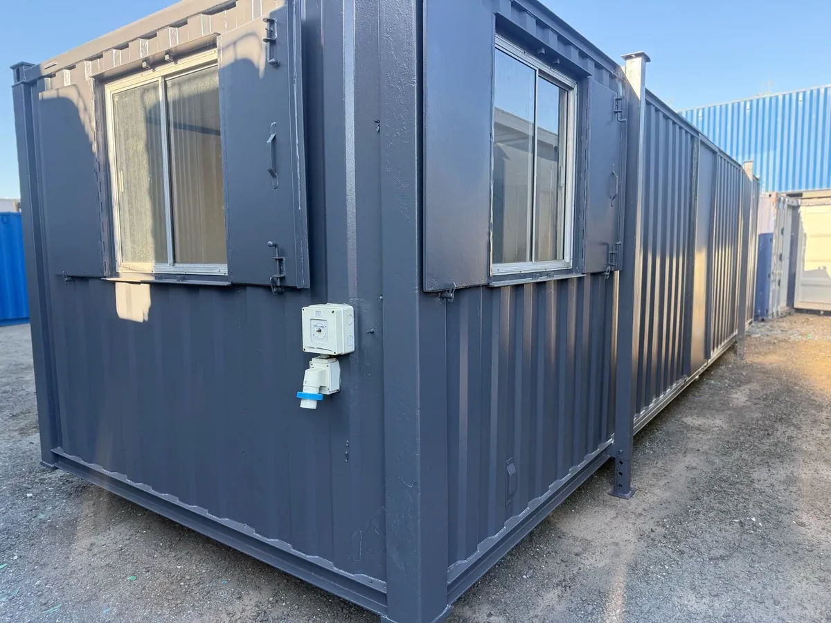 Anti vandal cabin 30/10 and containers - Image 1