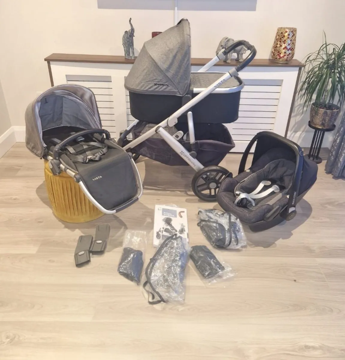Uppababy Vista with car seat and isofix base - Image 1