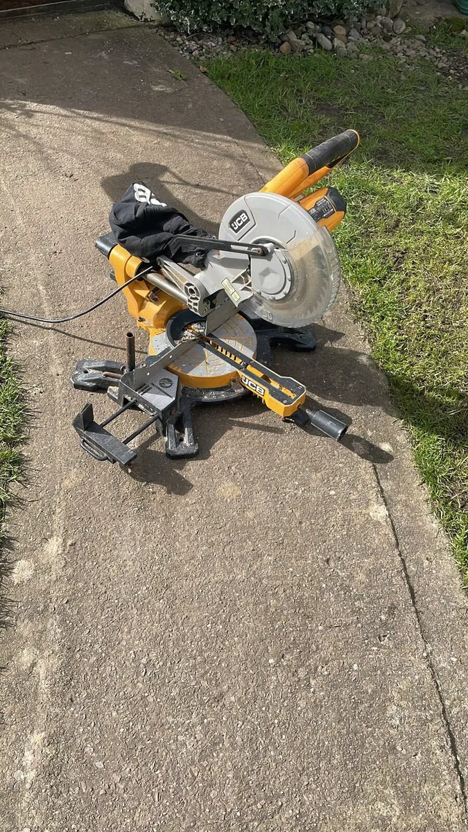 JCB Mitre saw - Image 1