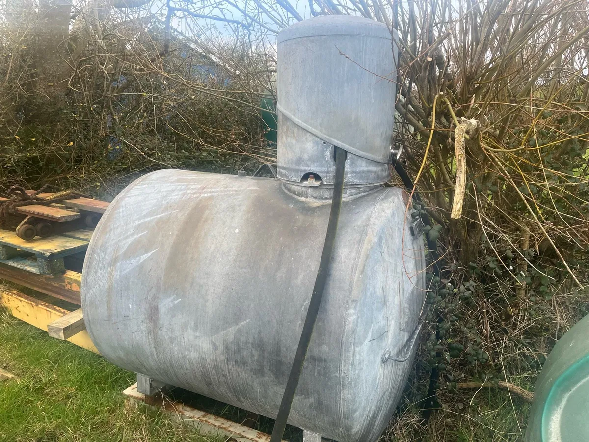 Fuel bowser - Image 1