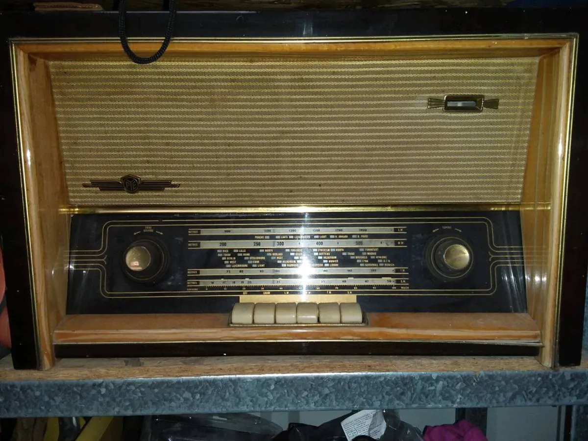 Old  Radio - Image 1
