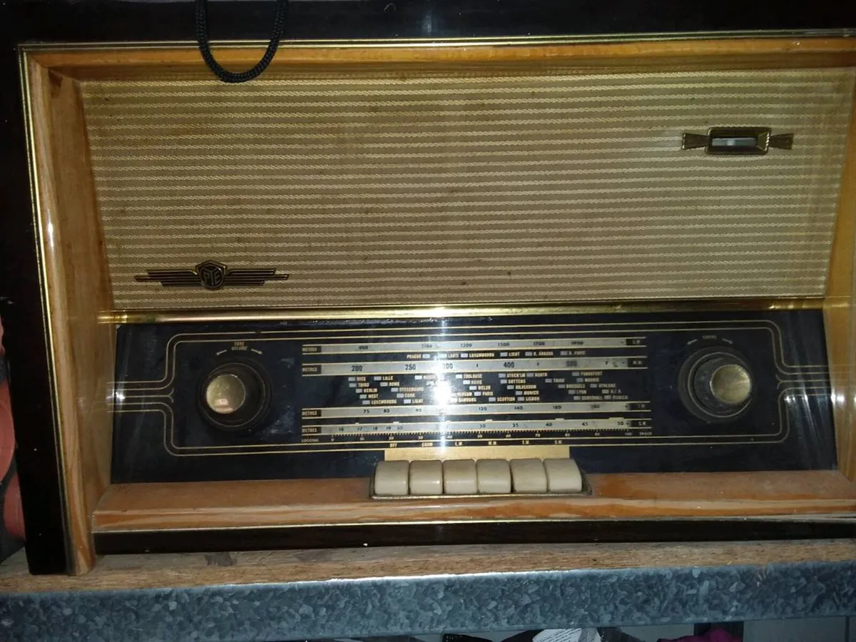 Old  Radio - Image 2