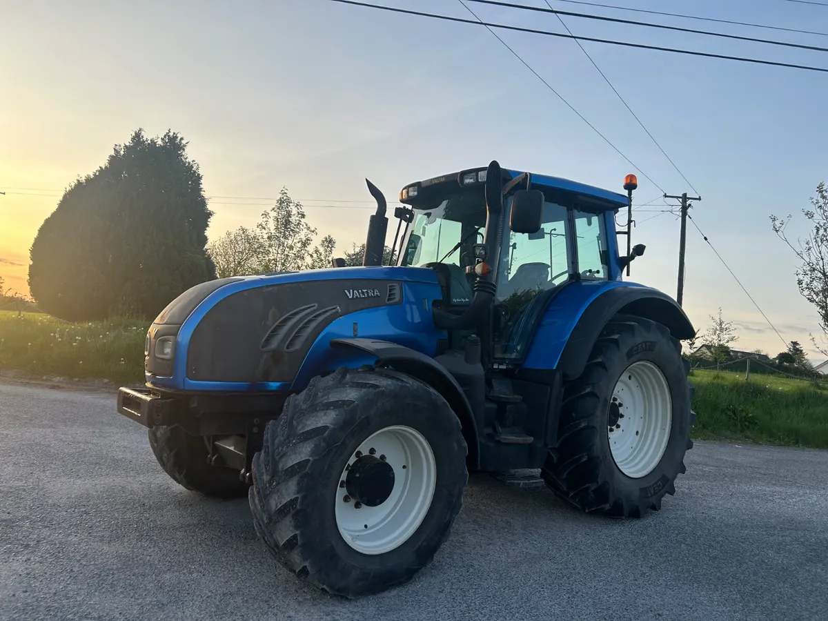2011 Valtra T182 - Image 2