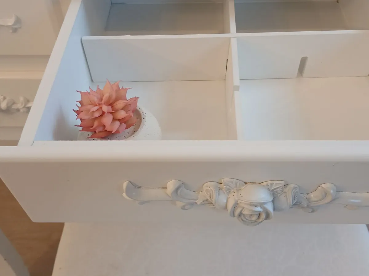 Dressing table and chair - Image 3