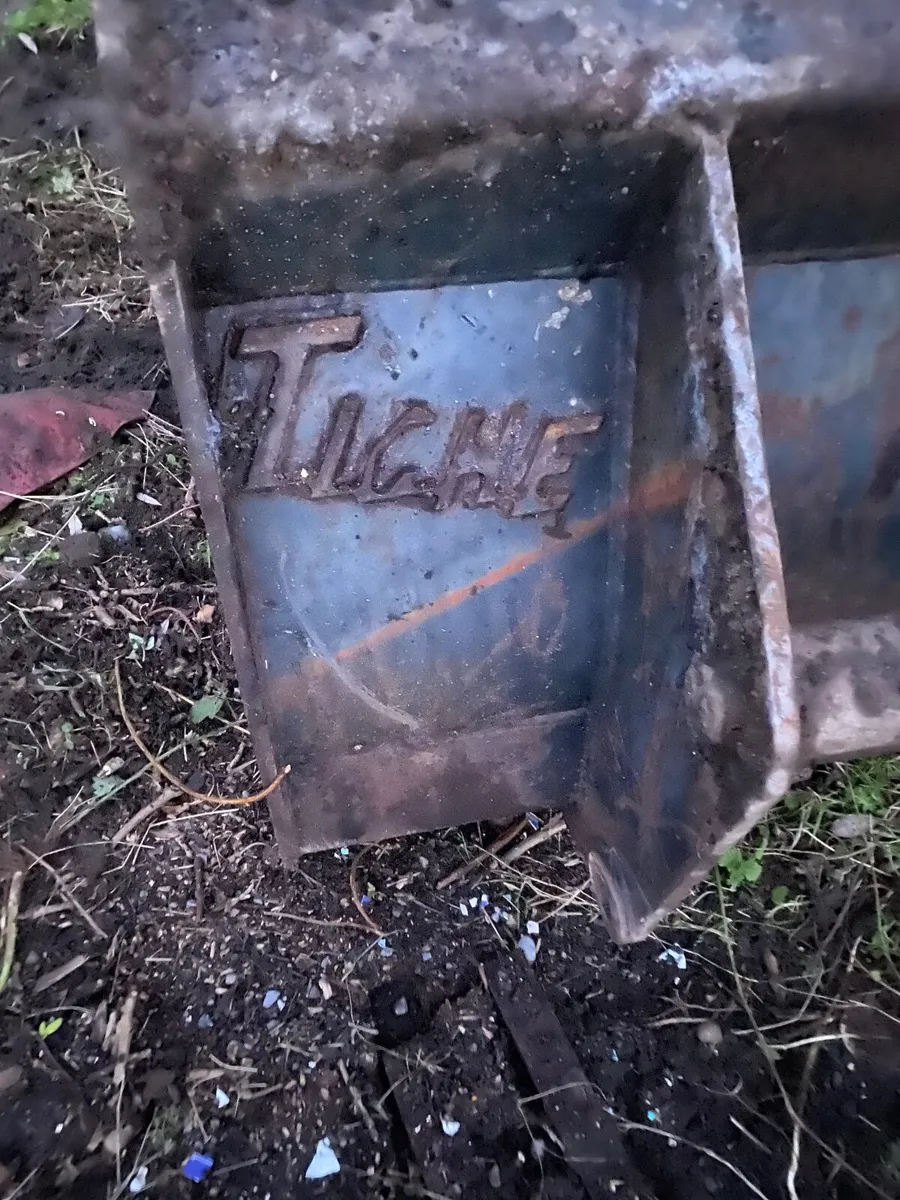 Tighe bucket , for sale, very little wear , - Image 3