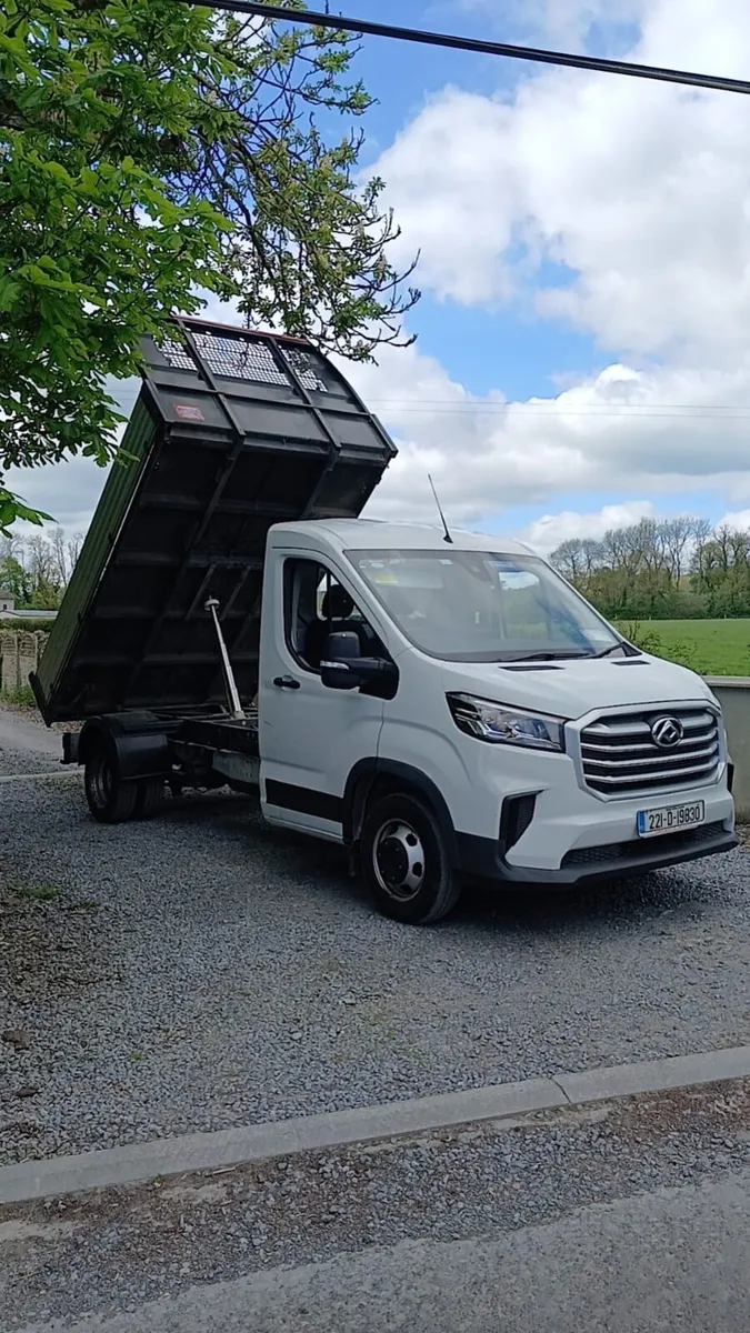 221 MAXUS twin wheel tipper - Image 1
