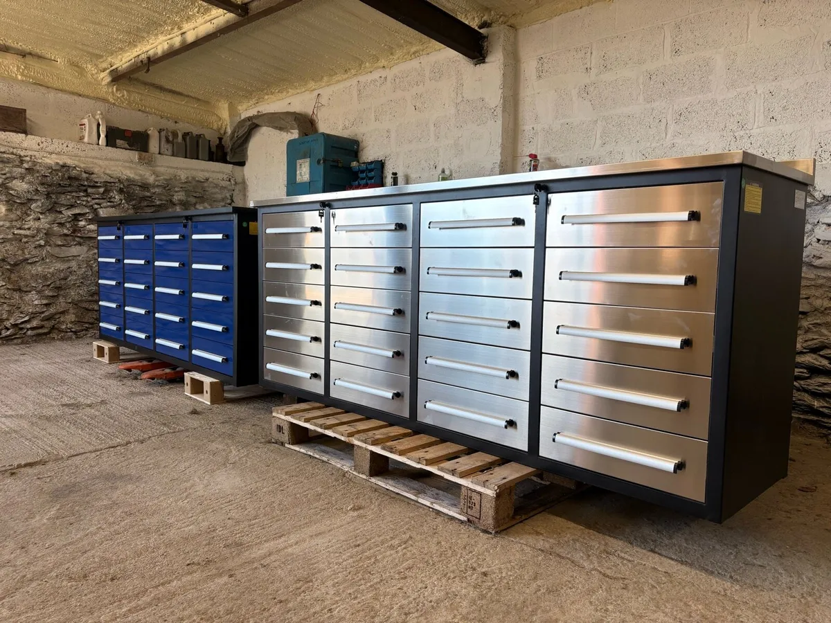 Tool Chest 20 Drawer Workbench - Image 1