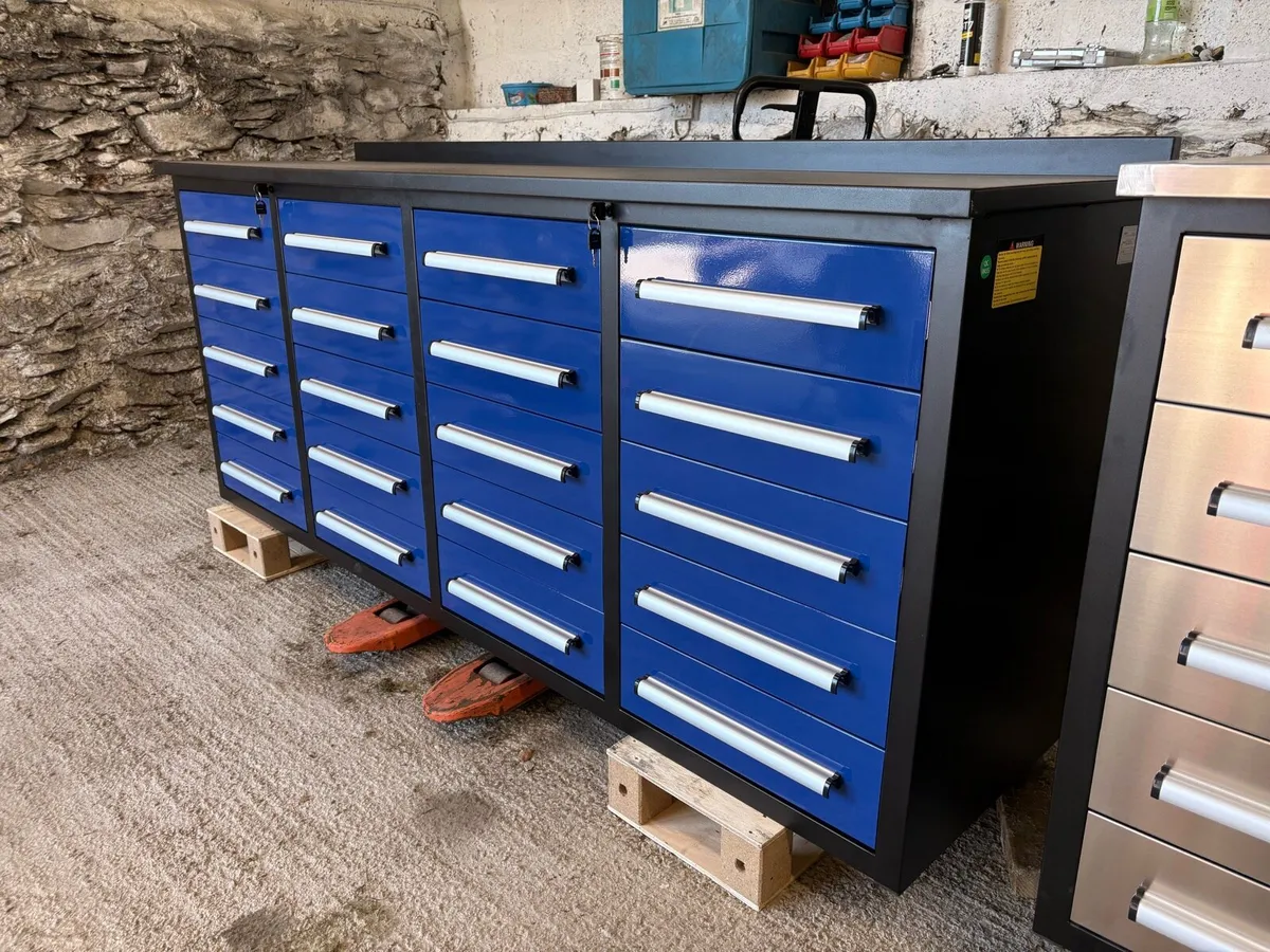 Tool Chest 20 Drawer Workbench - Image 4