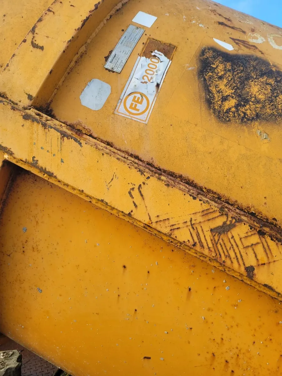 Concrete Skip - Image 2