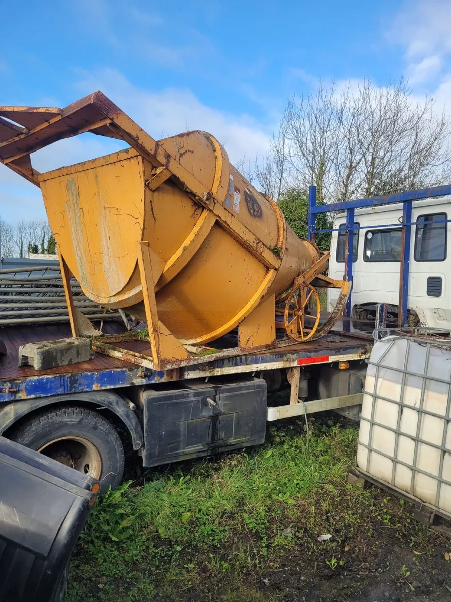 Concrete Skip - Image 1