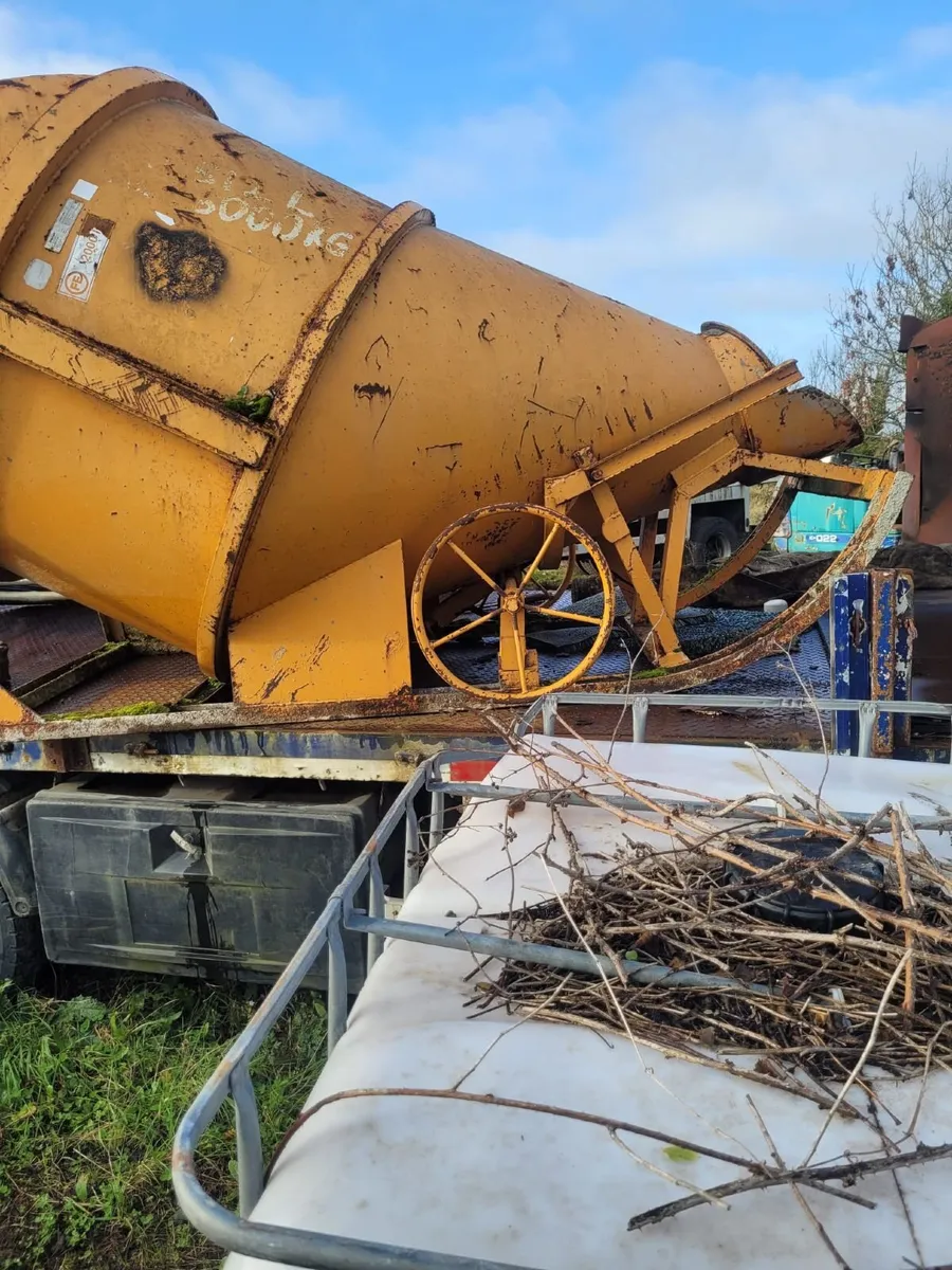 Concrete Skip - Image 3