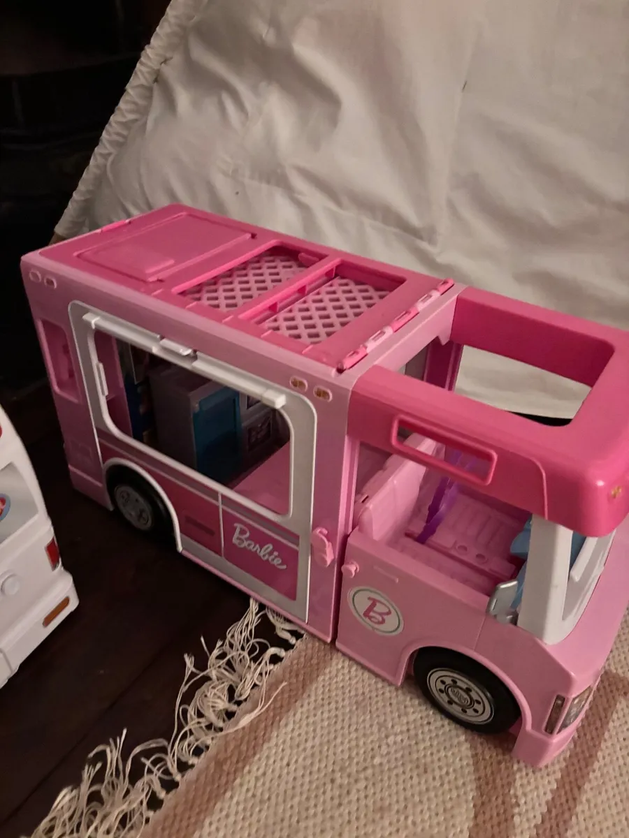Barbie Van and Ambulance - Image 3