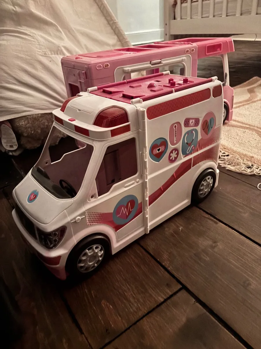 Barbie Van and Ambulance - Image 2